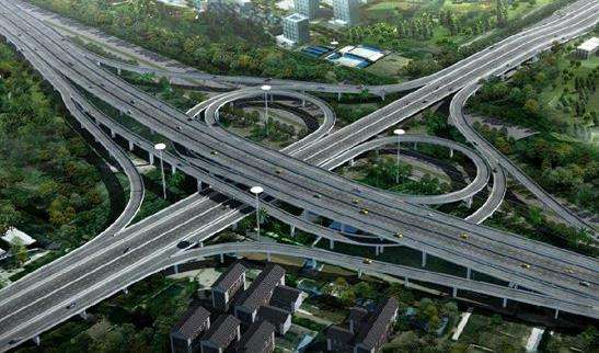 上海虹口交警對(duì)貨運(yùn)車下高架過(guò)地磅檢查以查辦超載違法車輛